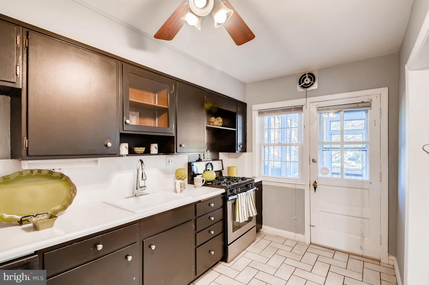 148 Hopkins Road Baltimore, MD 21212 - Photo 9 of 36 Kitchen
