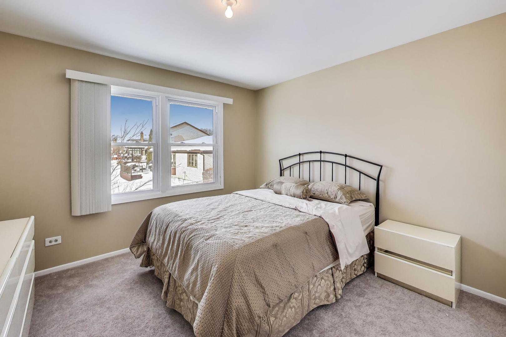 180 Prairie Drive Addison, IL 60101 - Photo 24 of 35 Gallery Image 24