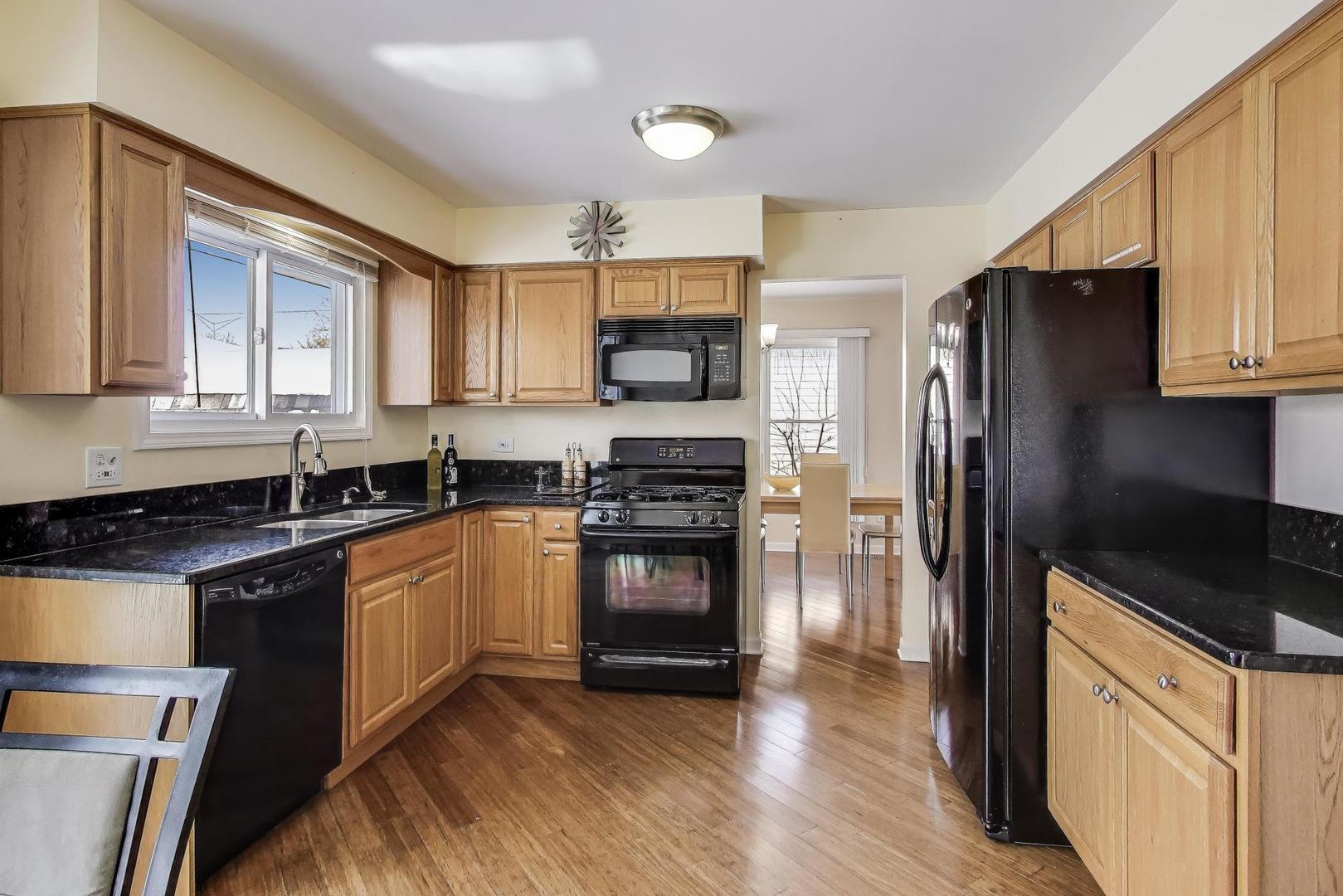 180 Prairie Drive Addison, IL 60101 - Photo 9 of 35 Gallery Image 9