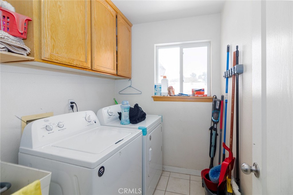 18936 Rock Springs Road Hesperia, CA 92345 - Photo 20 of 28 a utility room with dryer and washer