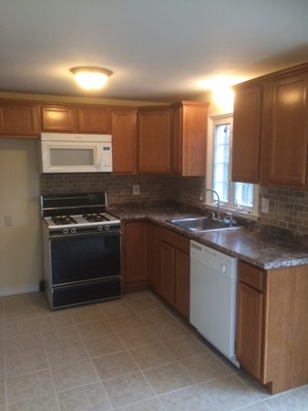 242 Mallowhill Road Springfield, MA 01129 - Photo 3 of 12