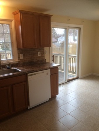 242 Mallowhill Road Springfield, MA 01129 - Photo 4 of 12
