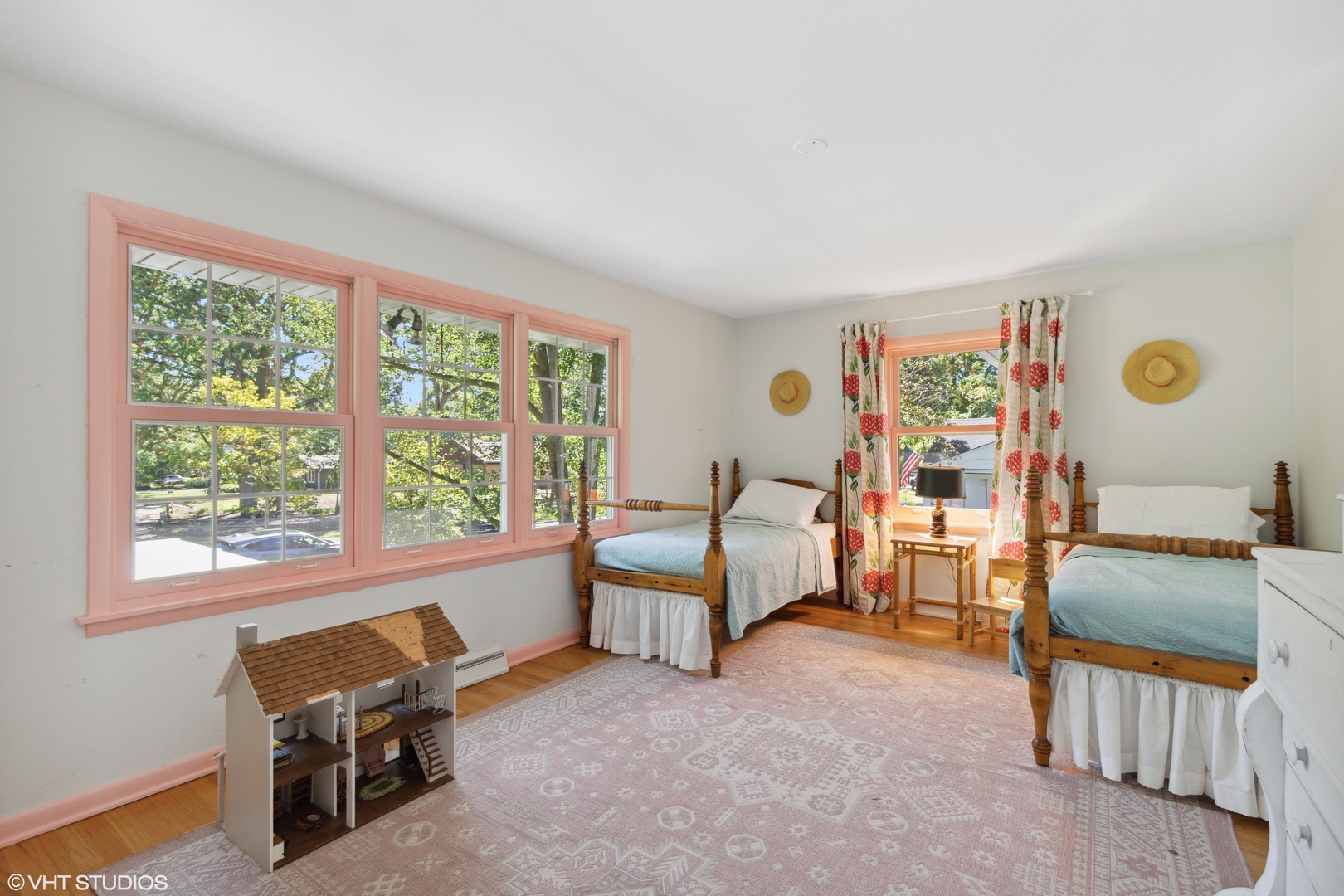 650 Garfield Avenue Lake Bluff, IL 60044 - Photo 10 of 25 a bedroom with furniture and a window