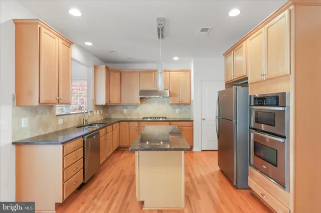 $4,695 | 25209 Eisenhower Drive, Chantilly, VA 20152