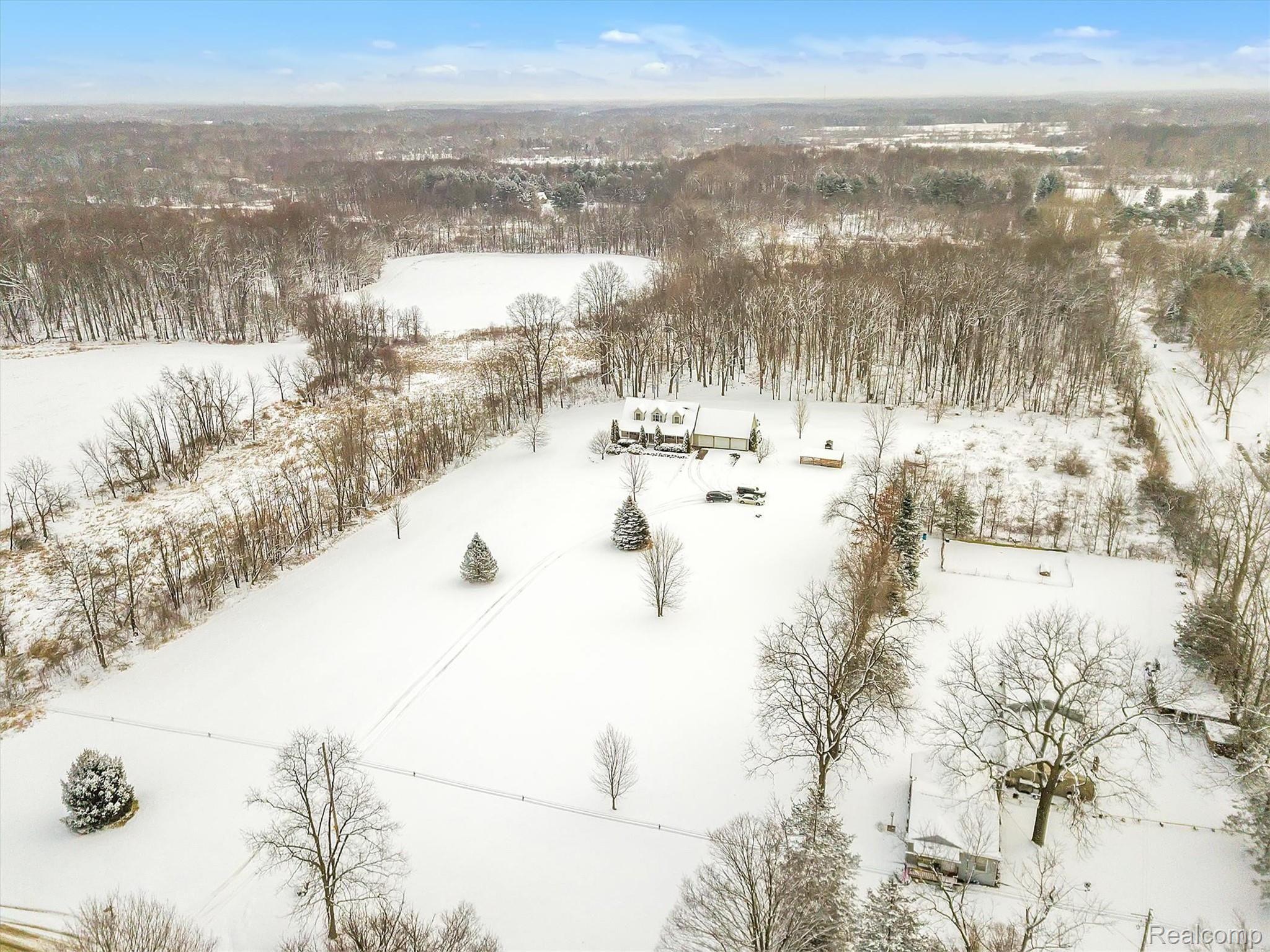 9344 Antcliff Road Howell, MI 48855 - Photo 39 of 43 Overview 5.jpg
