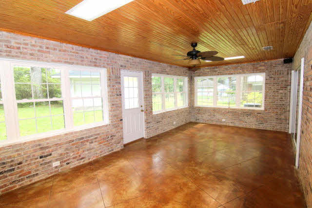 1508 4th Street Daphne, AL 36526 - Photo 2 of 27 Sunroom