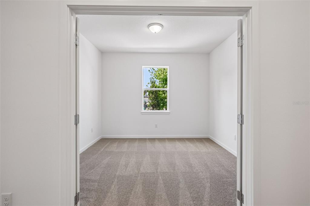 9932 Redwood Rdg Avenue Riverview, FL 33578 - Photo 20 of 38 an empty room with window