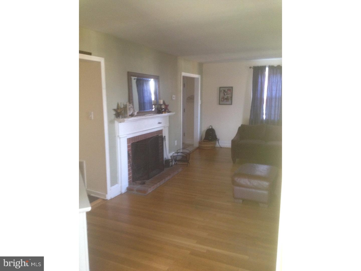 8501 Rising Sun Avenue Philadelphia, PA 19111 - Photo 3 of 25 Living Room