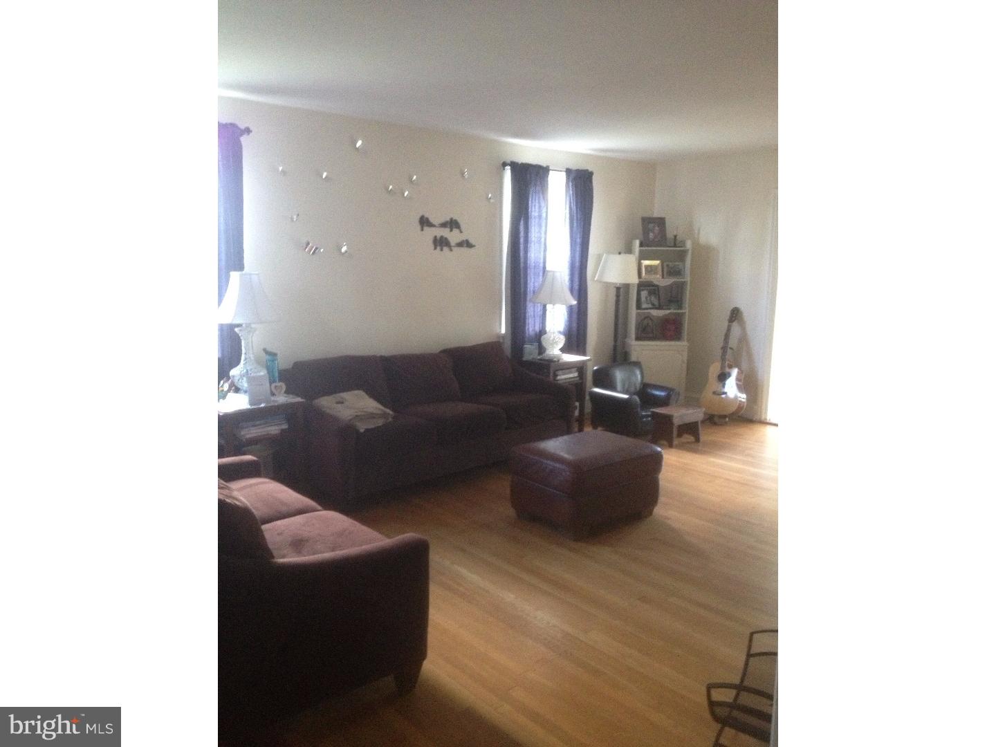 8501 Rising Sun Avenue Philadelphia, PA 19111 - Photo 7 of 25 Living Room