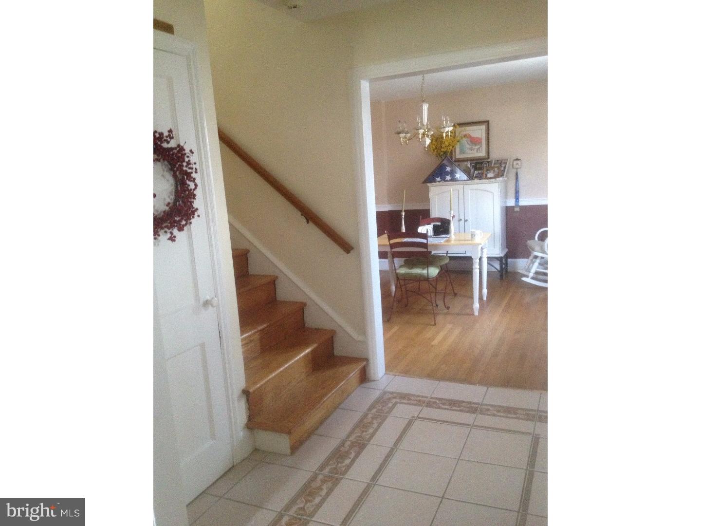 8501 Rising Sun Avenue Philadelphia, PA 19111 - Photo 8 of 25 Foyer