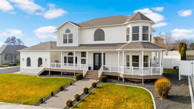 $685,000 | 304 South 92nd Avenue, Yakima, WA 98908