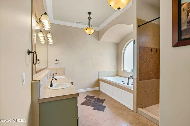 $685,000 | 304 South 92nd Avenue, Yakima, WA 98908