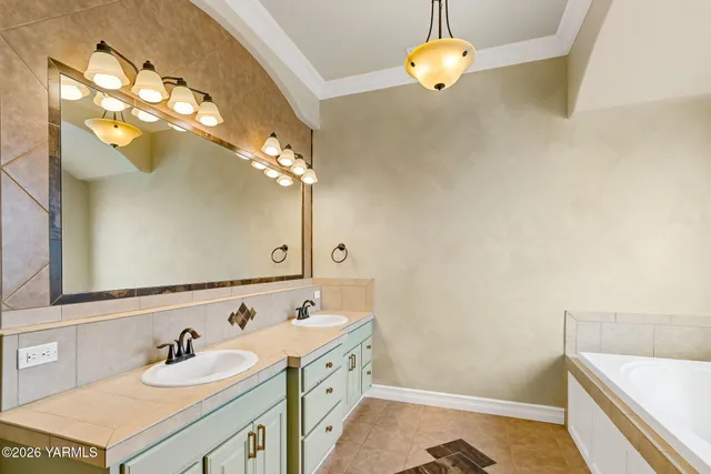 $685,000 | 304 South 92nd Avenue, Yakima, WA 98908
