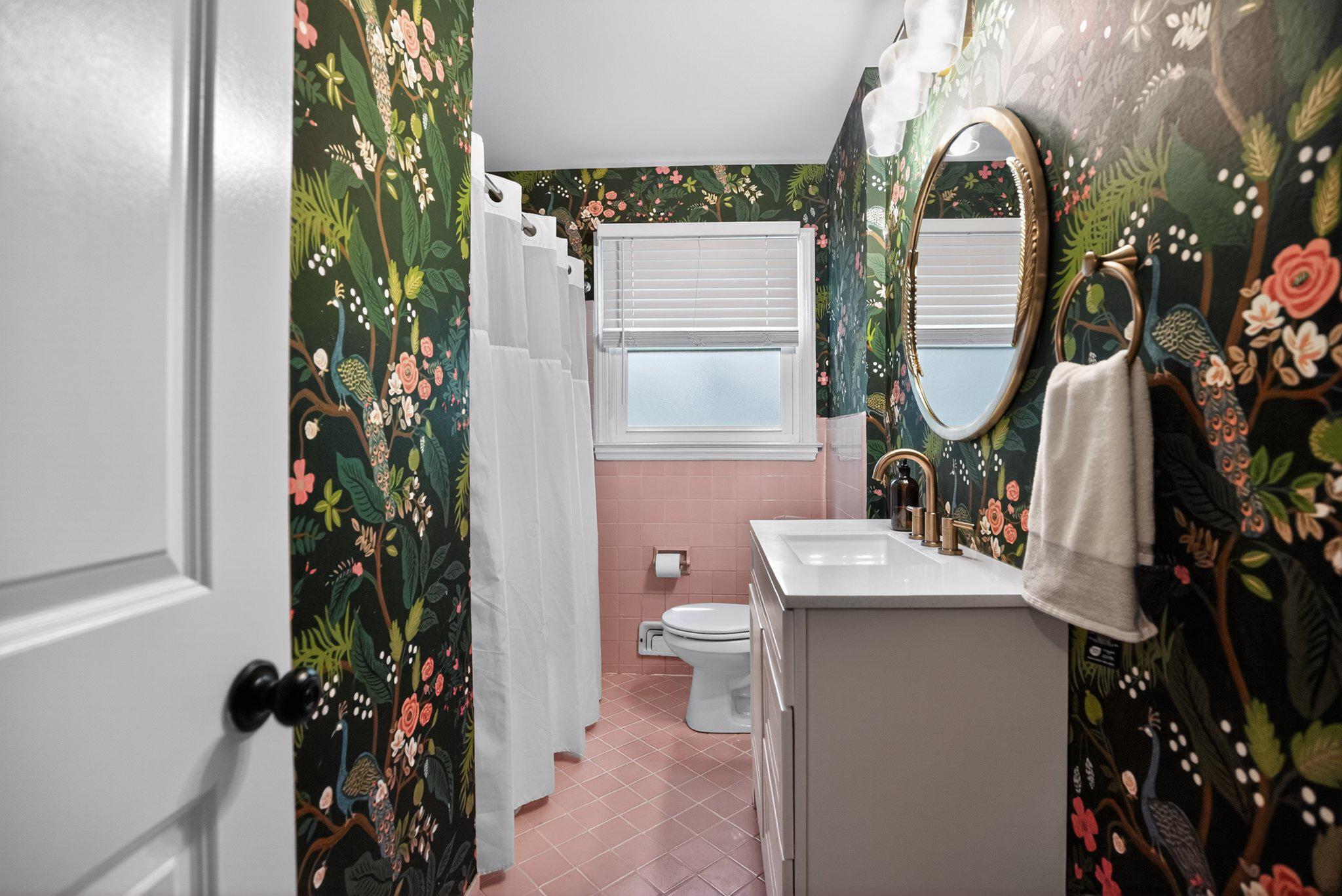 119 Sharrowvale Road Cherry Hill, NJ 08034 - Photo 17 of 36 Floral oasis in a modern bath. Hallway