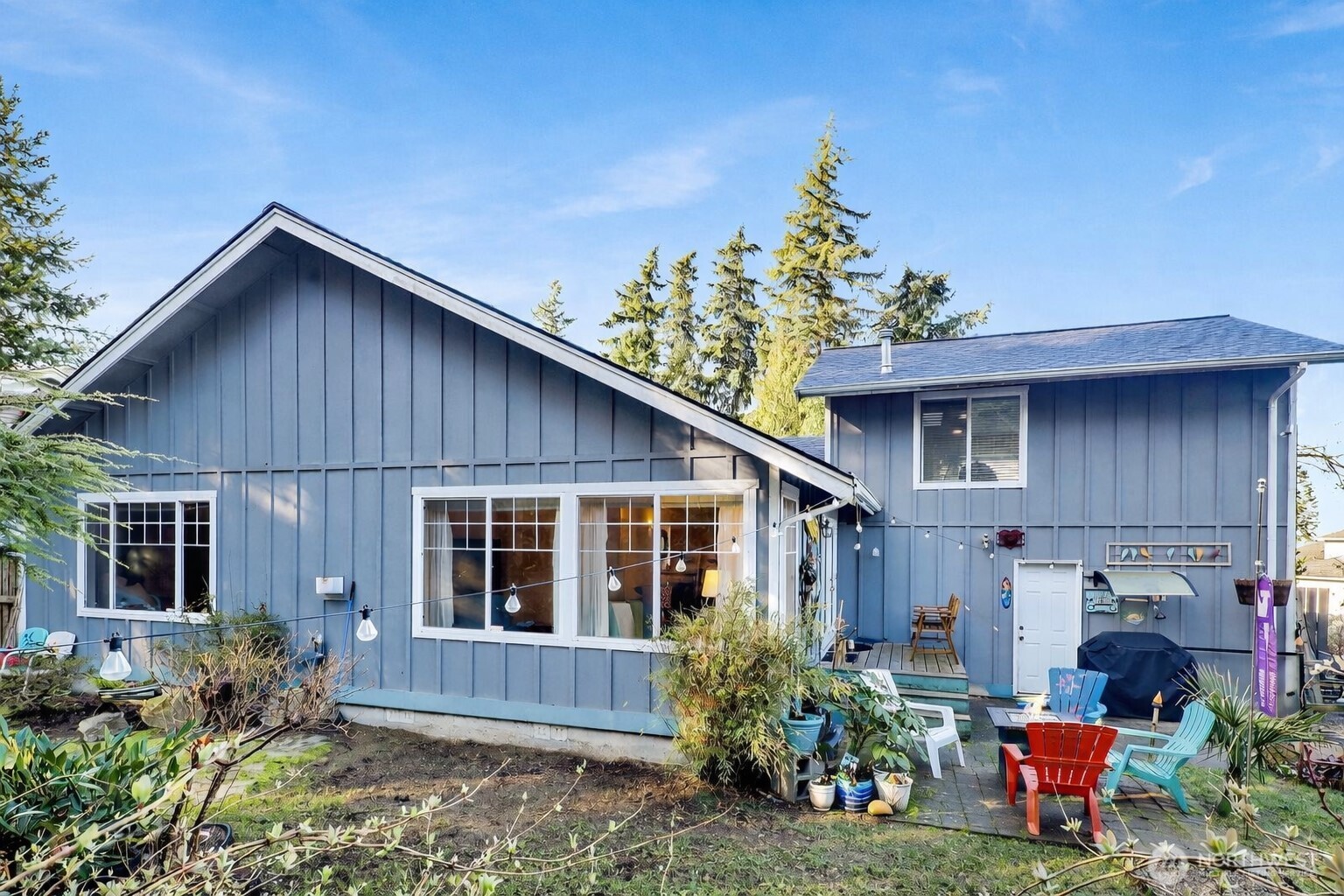 840 Nevada Street Bellingham, WA 98229 - Photo 32 of 38 a front view of a house with garden