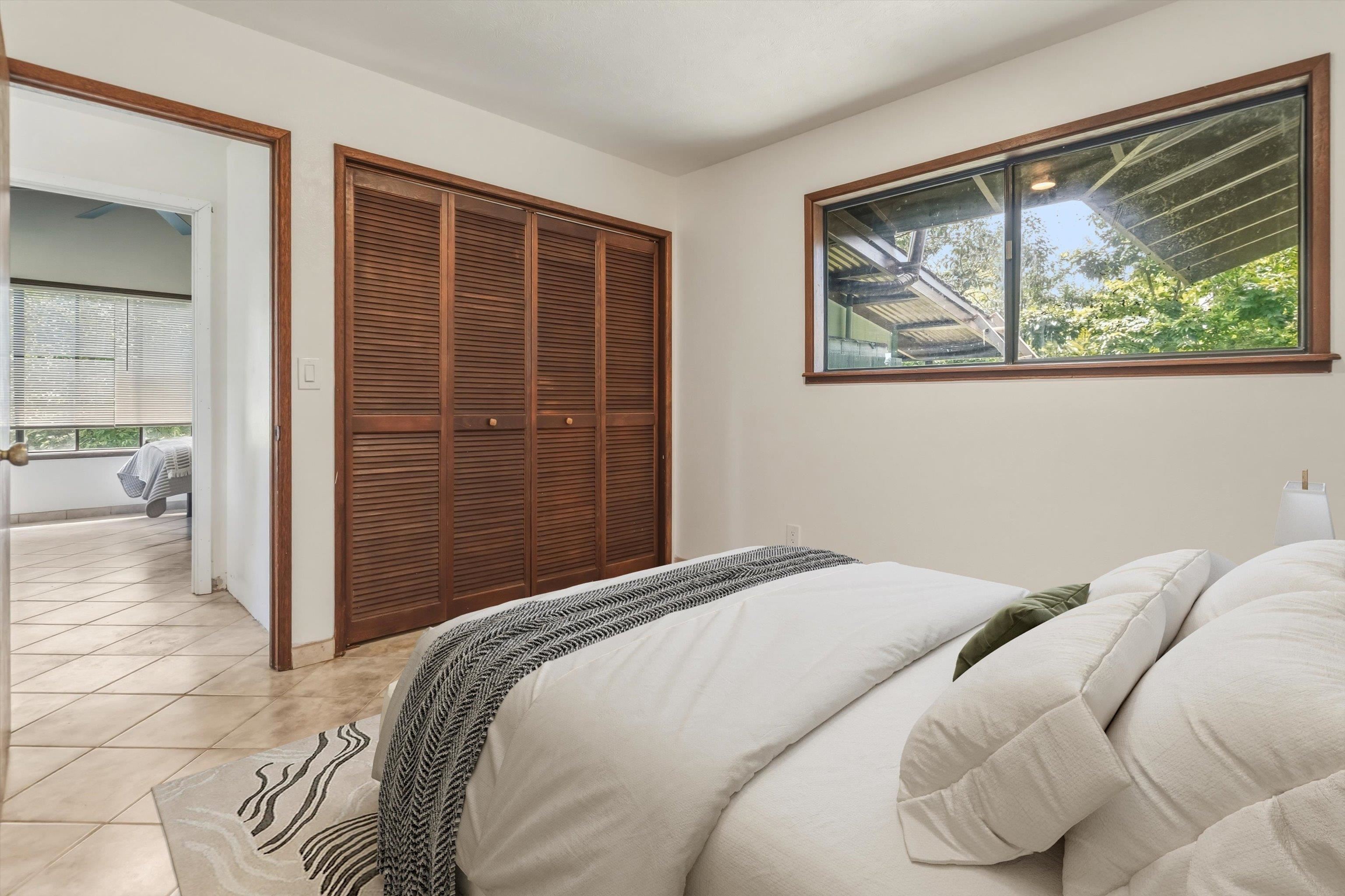 145 South Holokai Road Haiku, HI 96708 - Photo 21 of 50 a bedroom with a bed and a painting on the wall