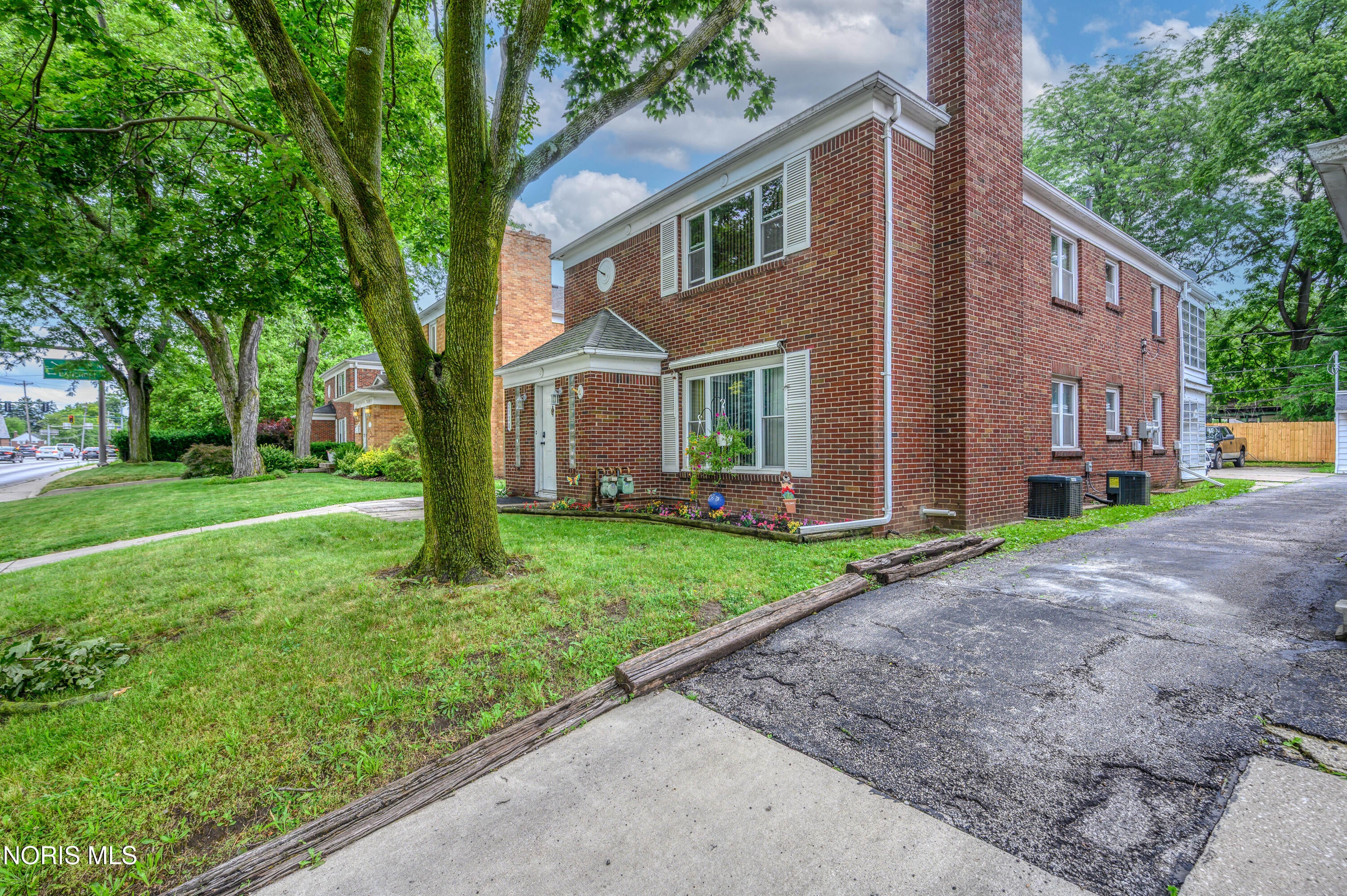 2128 Secor Road Toledo, OH 43606 - Photo 2 of 22 Gallery Image 2