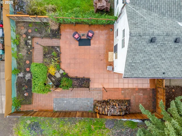 a sign that is on the side of the house