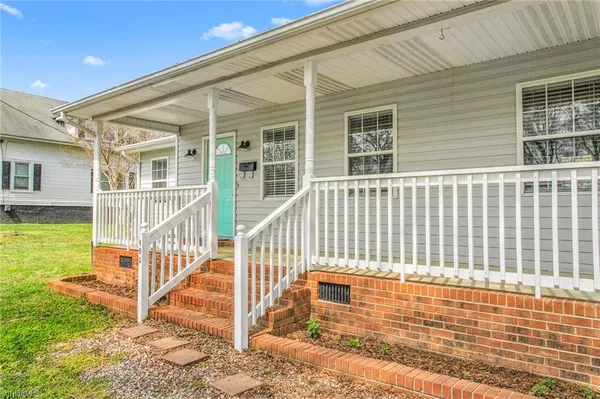 $289,000 | 405 East Oakwood Street, Mebane, NC 27302