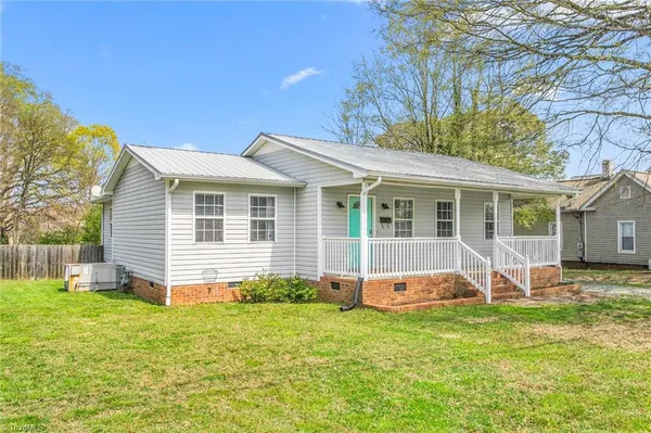 $289,000 | 405 East Oakwood Street, Mebane, NC 27302