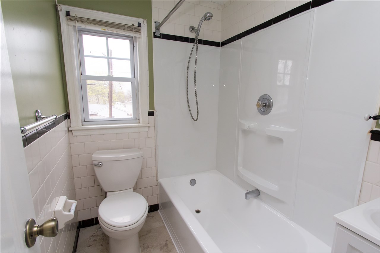 84 Merrow Street Manchester, NH 03104 - Photo 5 of 9