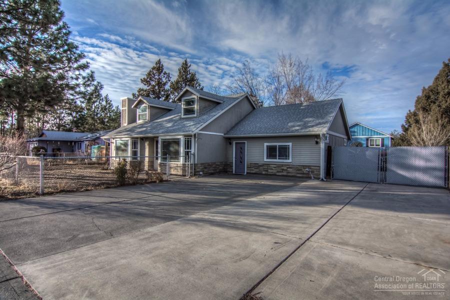 2124 Northeast Wells Acres Road Bend, OR 97701 - Photo 2 of 21 Gallery Image 2