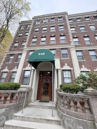 $1,950 | 249 Chestnut Hill Avenue, Unit 35, Boston, MA 02135