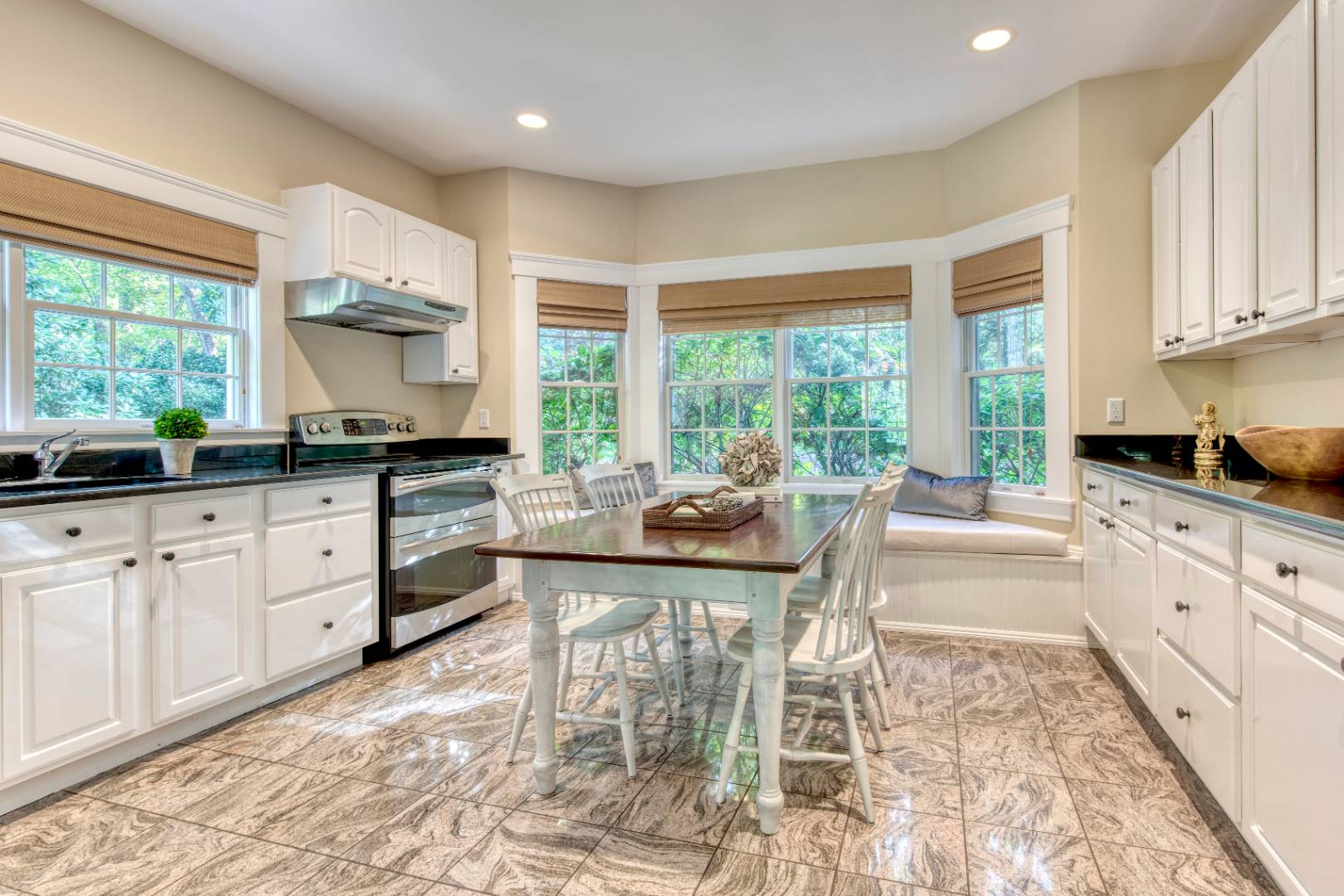 65 Highland Road Southampton, NY 11968 - Photo 12 of 25 Gallery Image 12