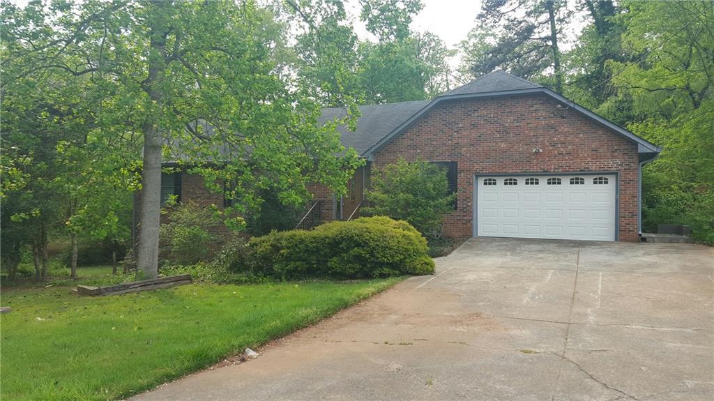 a view of a house with a yard and tree