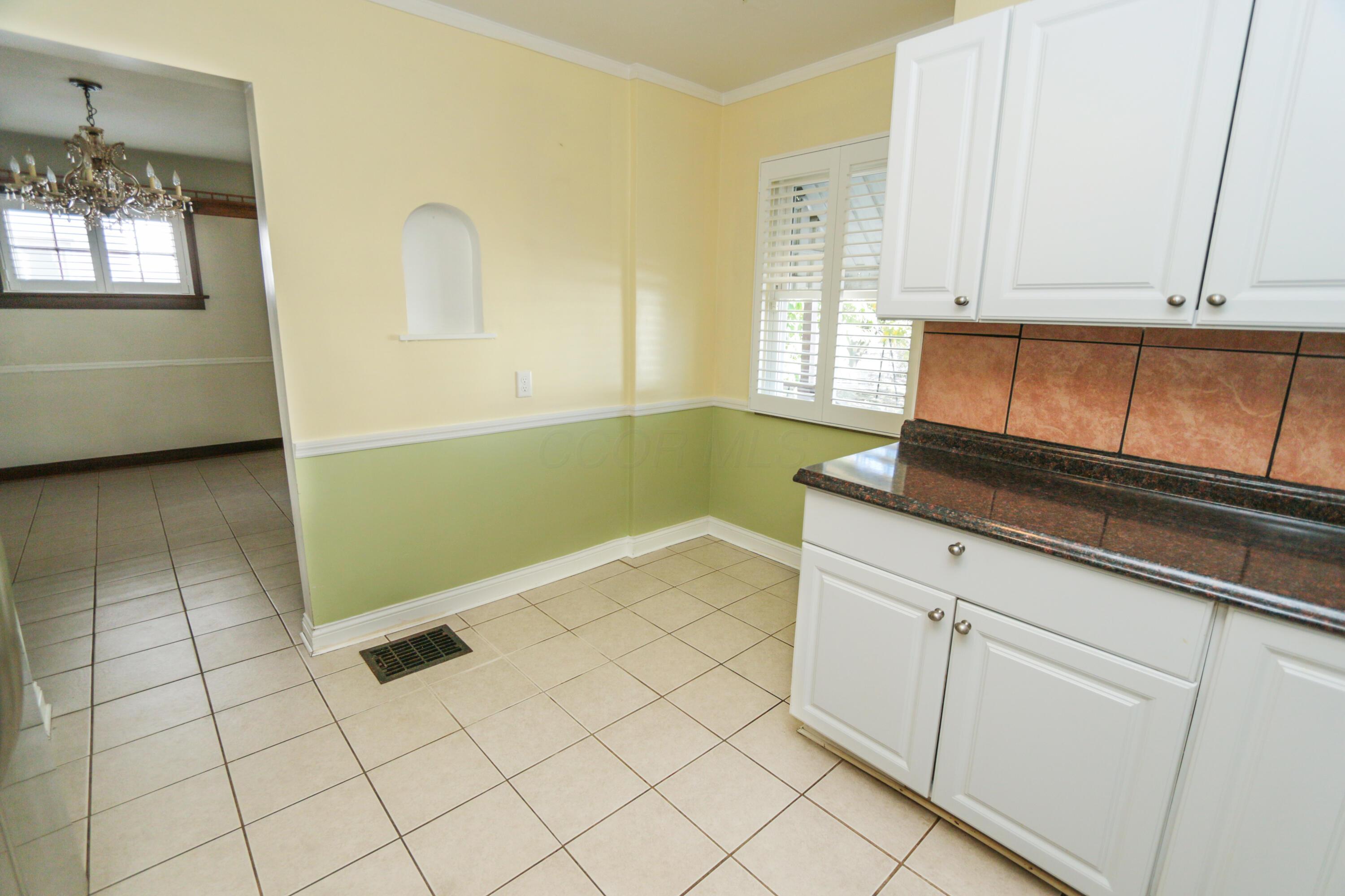 148 Demorest Road Columbus, OH 43204 - Photo 16 of 44 148 Demorest Ave-13