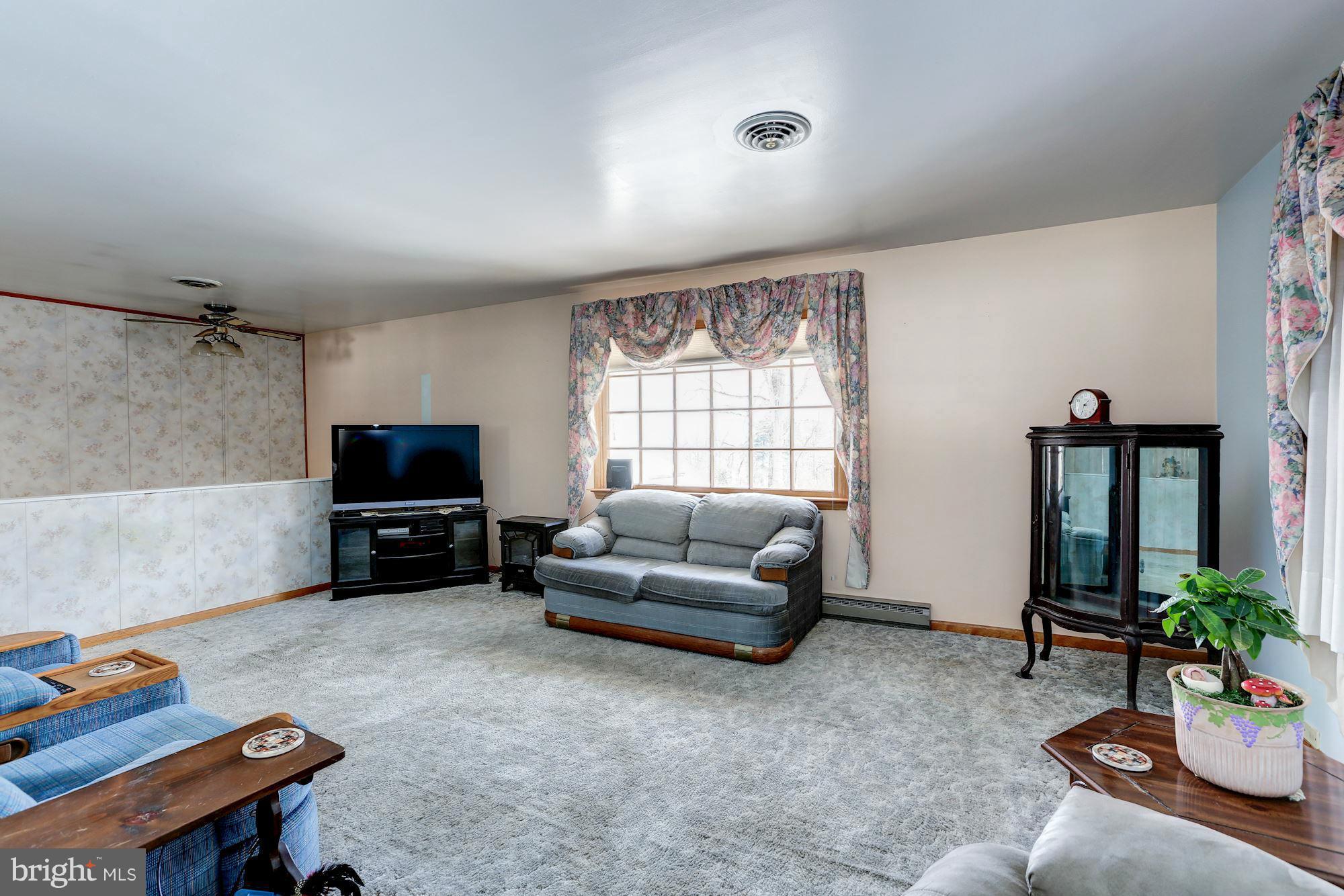 8007 Edgewood Church Road Frederick, MD 21702 - Photo 8 of 20 Living Room