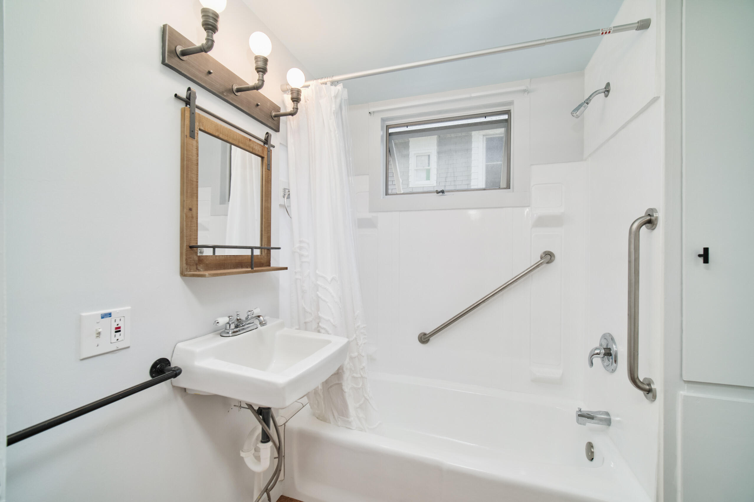 244 5th Street Manistee, MI 49660 - Photo 19 of 45 Beautifully remodeled bath