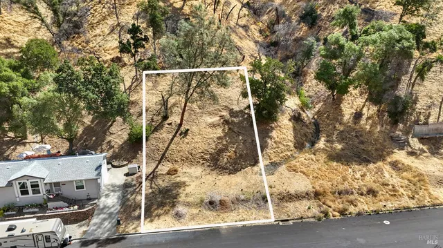 a close up of a wall with a white wall