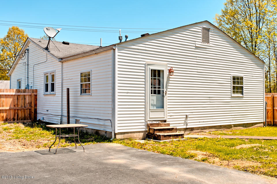 415 West Blue Lick Road Shepherdsville, KY 40165 - Photo 4 of 18 415-W-Blue Lick-16
