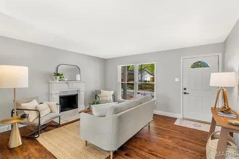 $375,000 | 1107 Grenadier Lane, Manchester, MO 63021