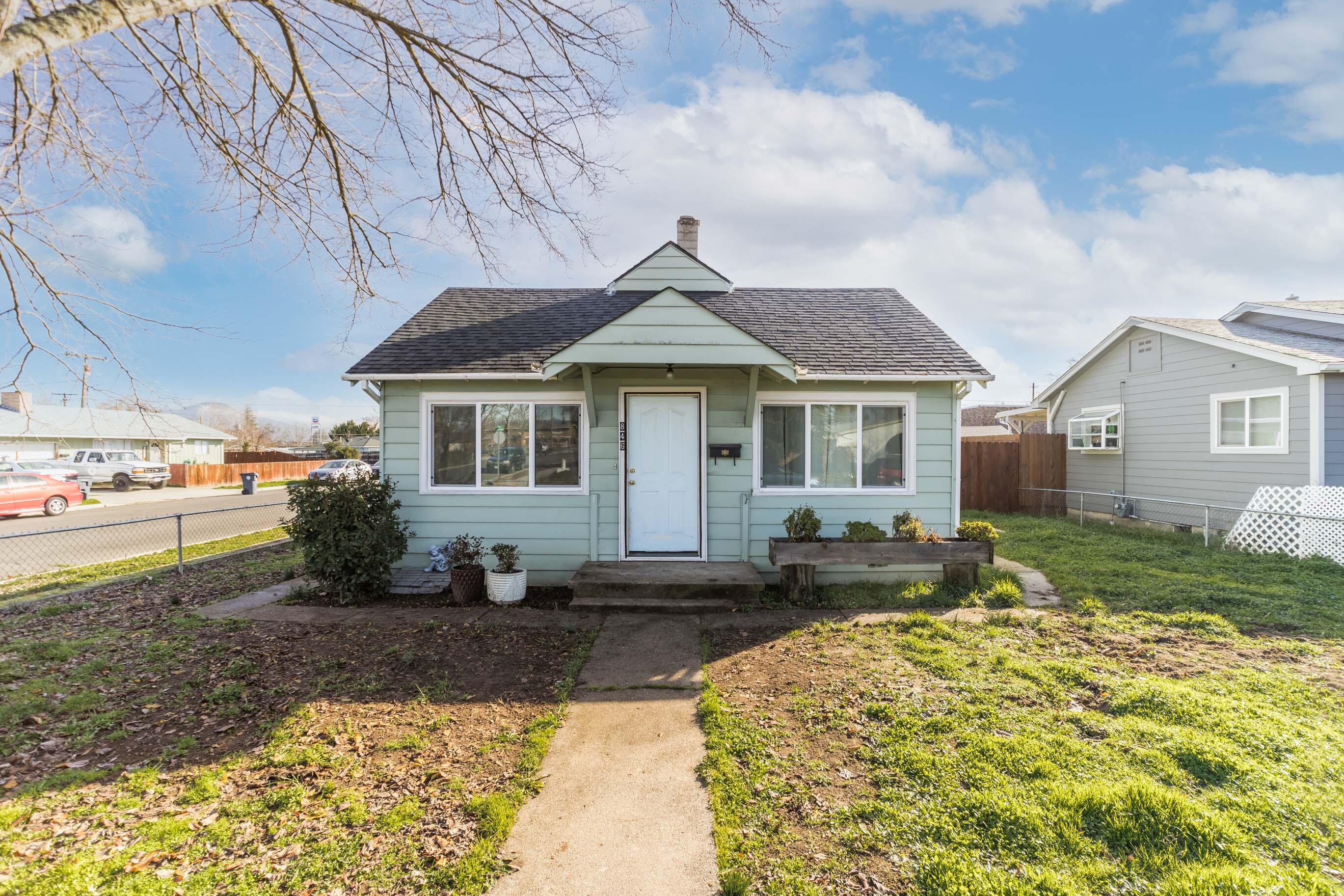 846 Maple Street Central Point, OR 97502 - Photo 1 of 29 Web-24