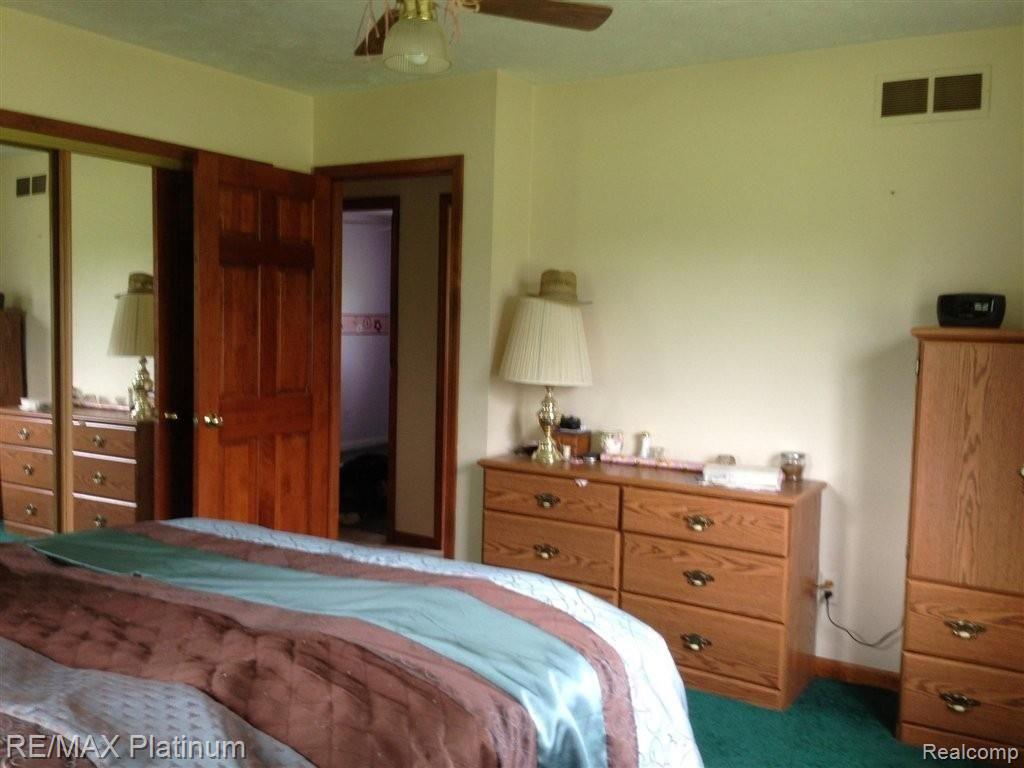 5563 Layton Road Fowlerville, MI 48836 - Photo 16 of 25 Master.jpg