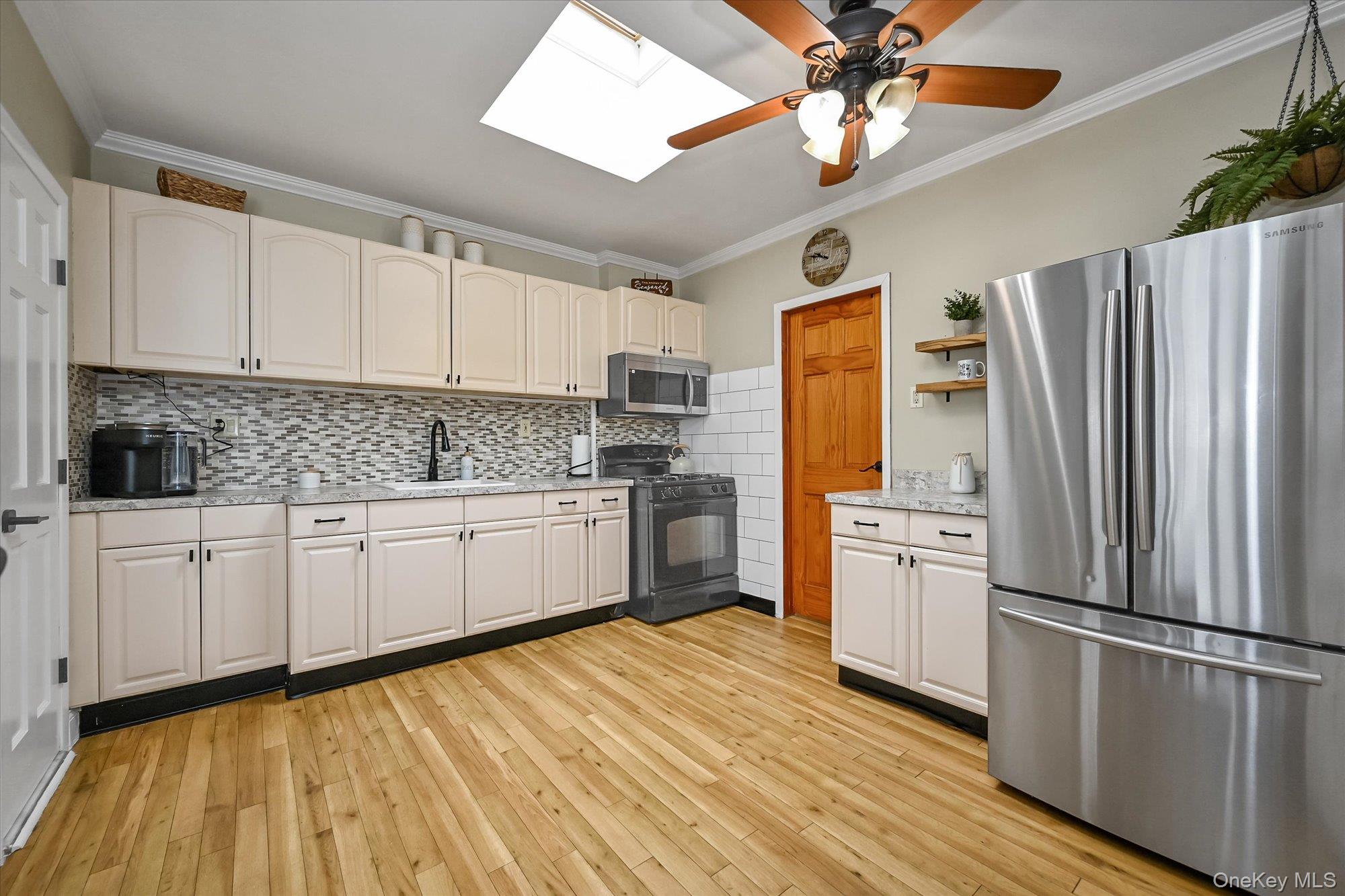 64-51 58th Road Queens, NY 11378 - Photo 8 of 20