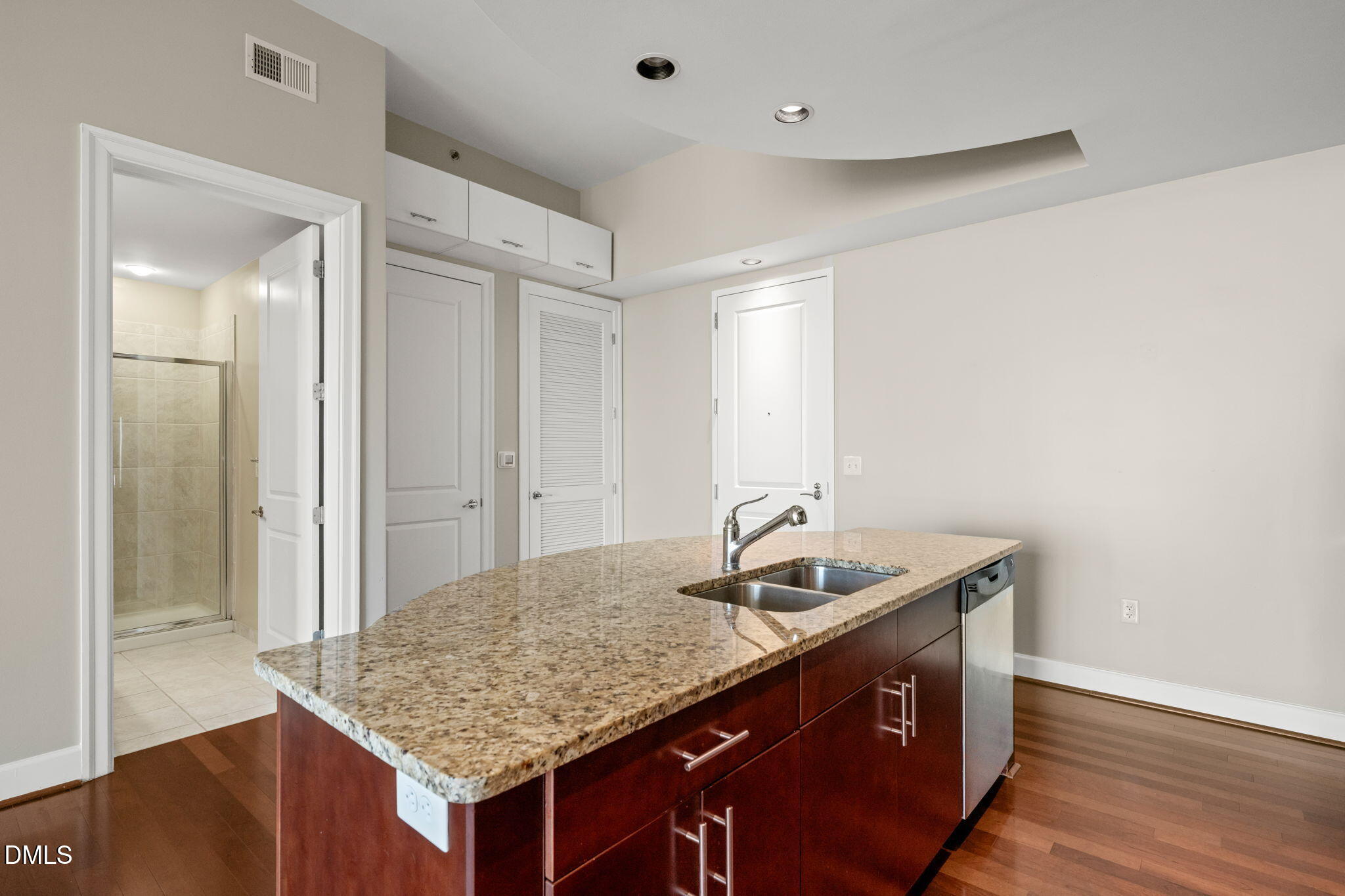 301 Fayetteville Street, Unit 3305 Raleigh, NC 27601 - Photo 9 of 57 Entry