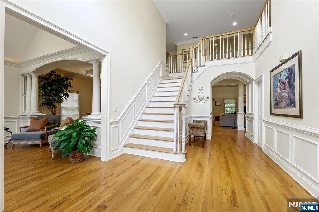 22 Meadowlake Drive Mahwah, NJ 07430 - Photo 4 of 39