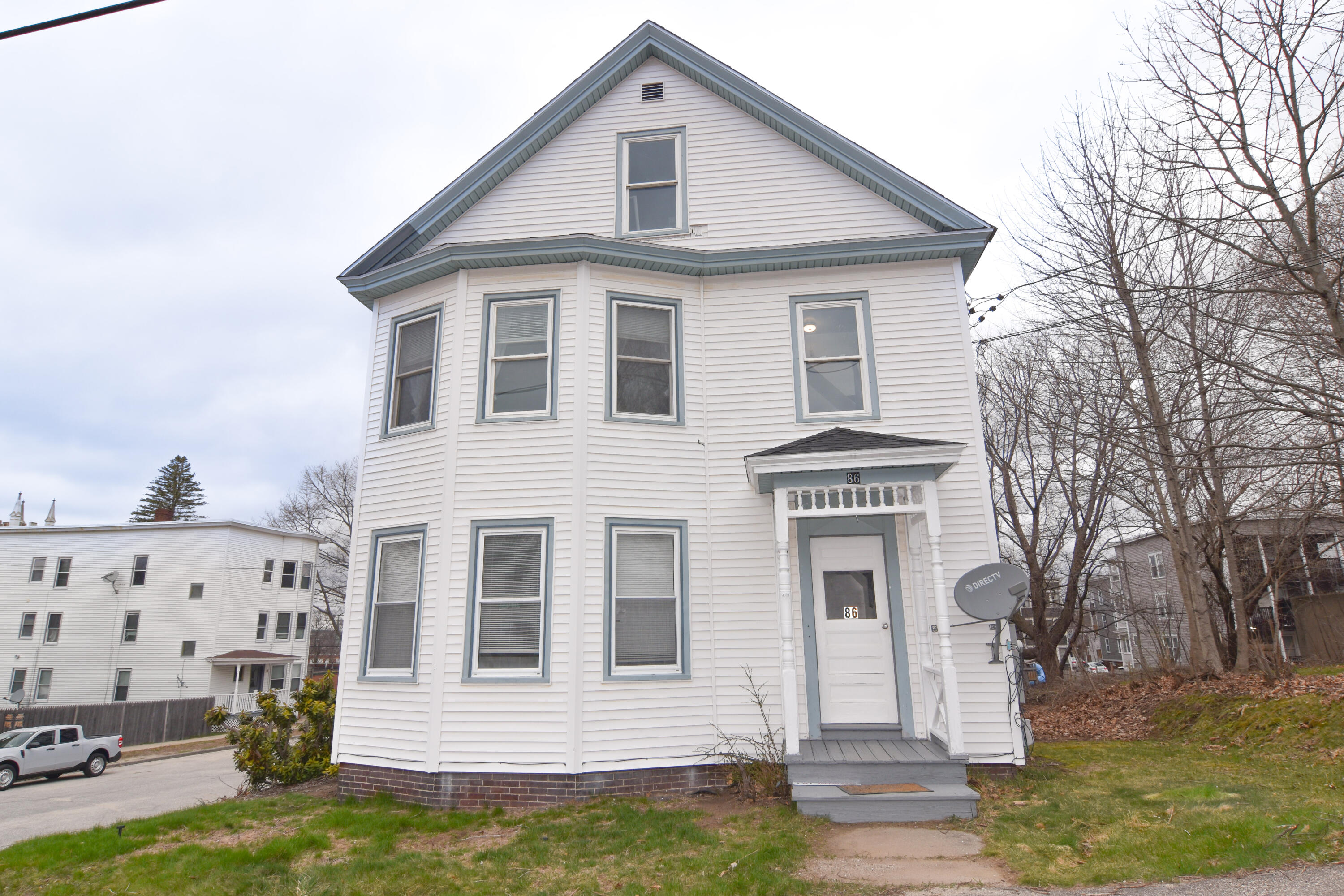 86 4th Street Auburn, ME 04210 - Photo 2 of 30 20260422-DSC_0972