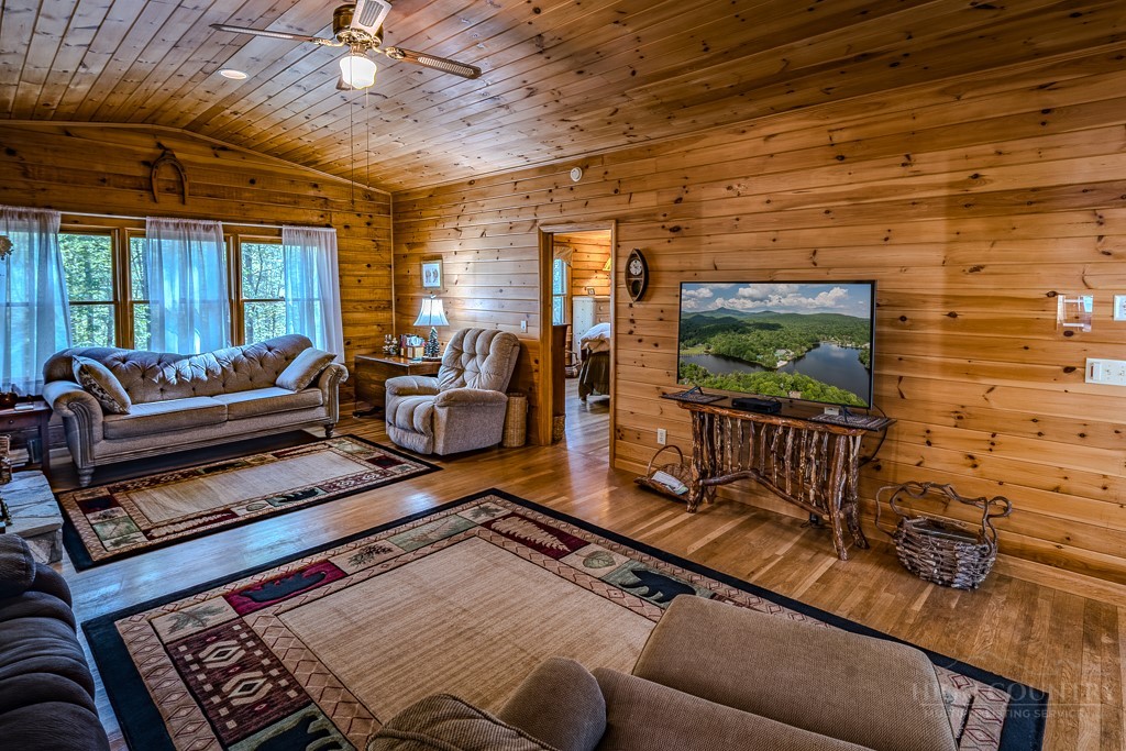 97 Lakeview Road Newland, NC 28657 - Photo 6 of 49