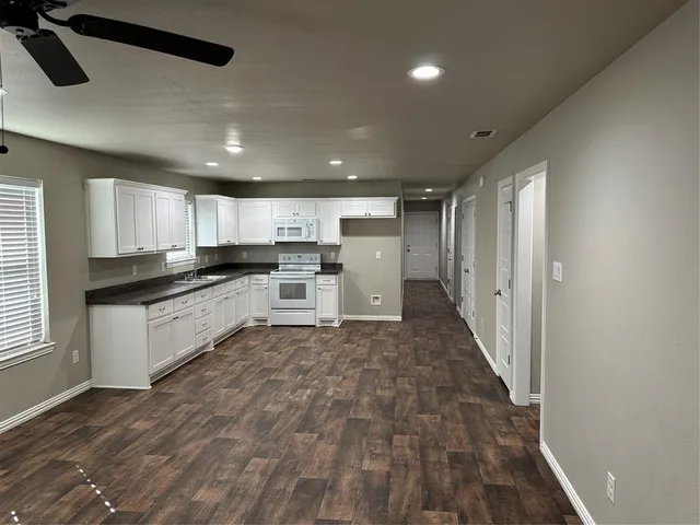 $498,500 | 405 West Criner Street, Grandview, TX 76050