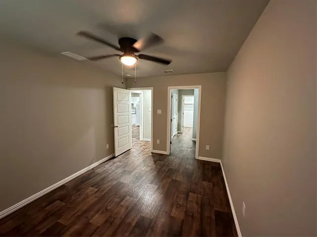 $498,500 | 405 West Criner Street, Grandview, TX 76050