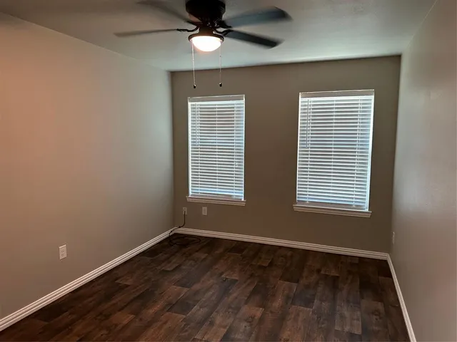 $498,500 | 405 West Criner Street, Grandview, TX 76050