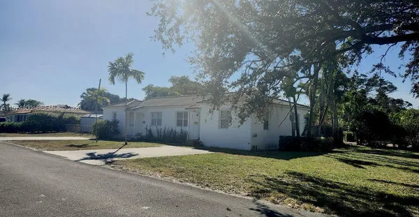 $2,200 | 11220 Northeast 11th Place, Unit 11220, Biscayne Park, FL 33161