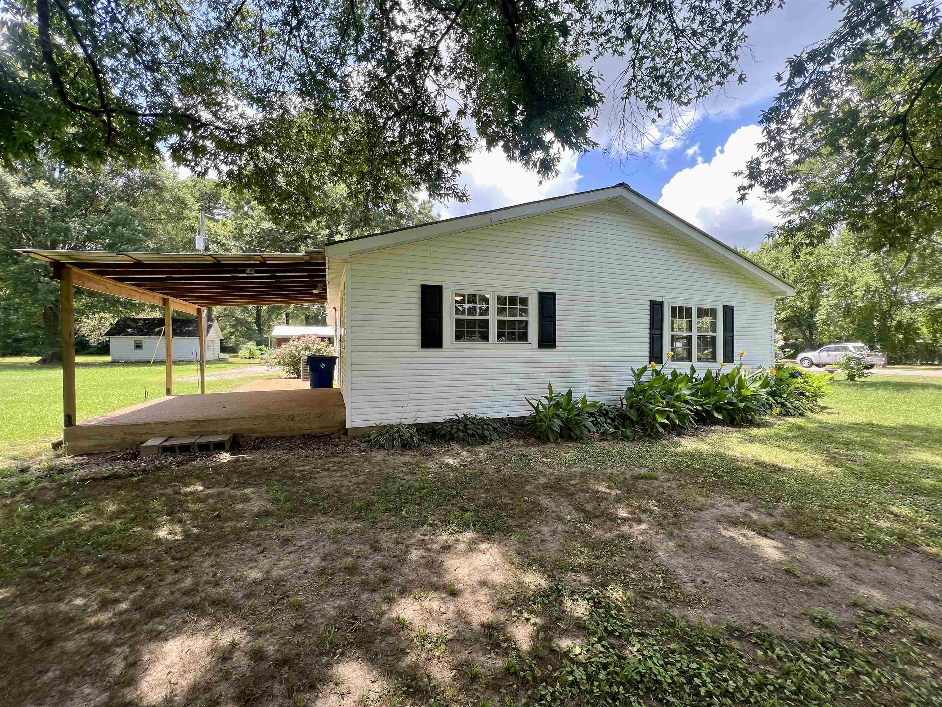 250 Ranch Street Savannah, TN 38372 - Photo 24 of 29 a backyard of a house with yard and outdoor seating