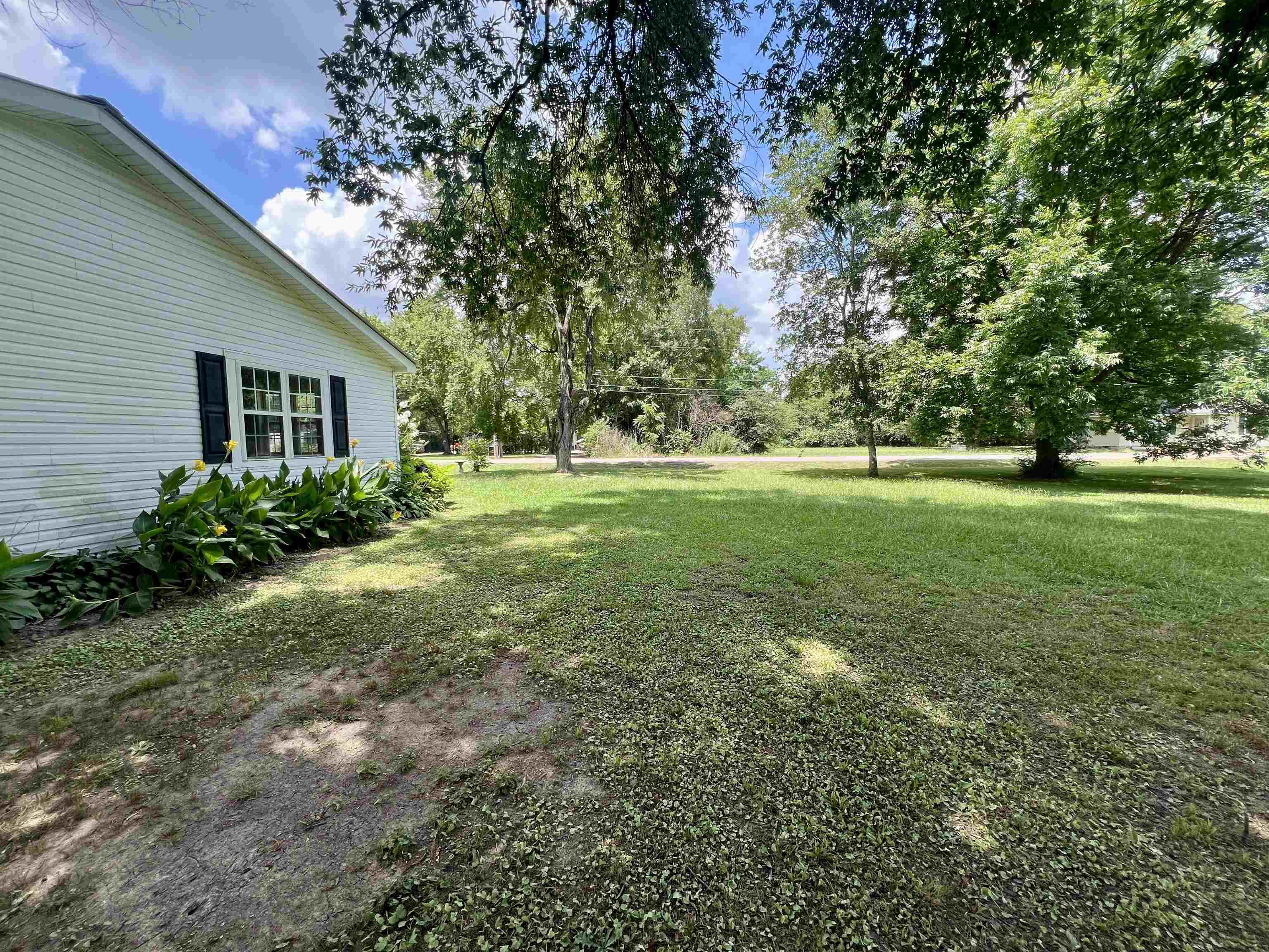 250 Ranch Street Savannah, TN 38372 - Photo 26 of 29 a backyard of a house with lots of green space