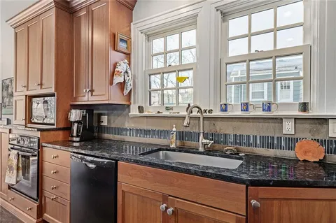 $650,000 | 5405 Locust Street, Kansas City, MO 64110