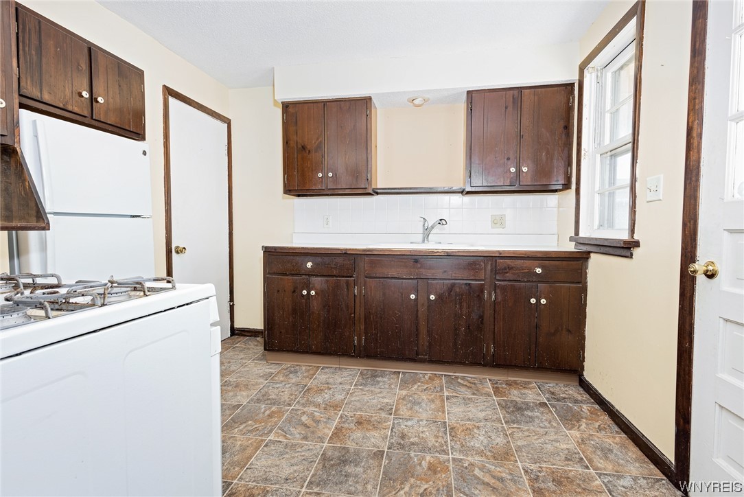 10027 Alexander Road Alexander, NY 14005 - Photo 24 of 33